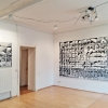 Archiv Gartenstraße - 2 Raumwohnung Ausstellungsansicht, das Bild Gartenstr. 1985 /2017, Öl auf Leinwand, 340x400 cm und das Bild Buschallee 2, 1925/2017, Öl auf Leinwand, 120x100 cm